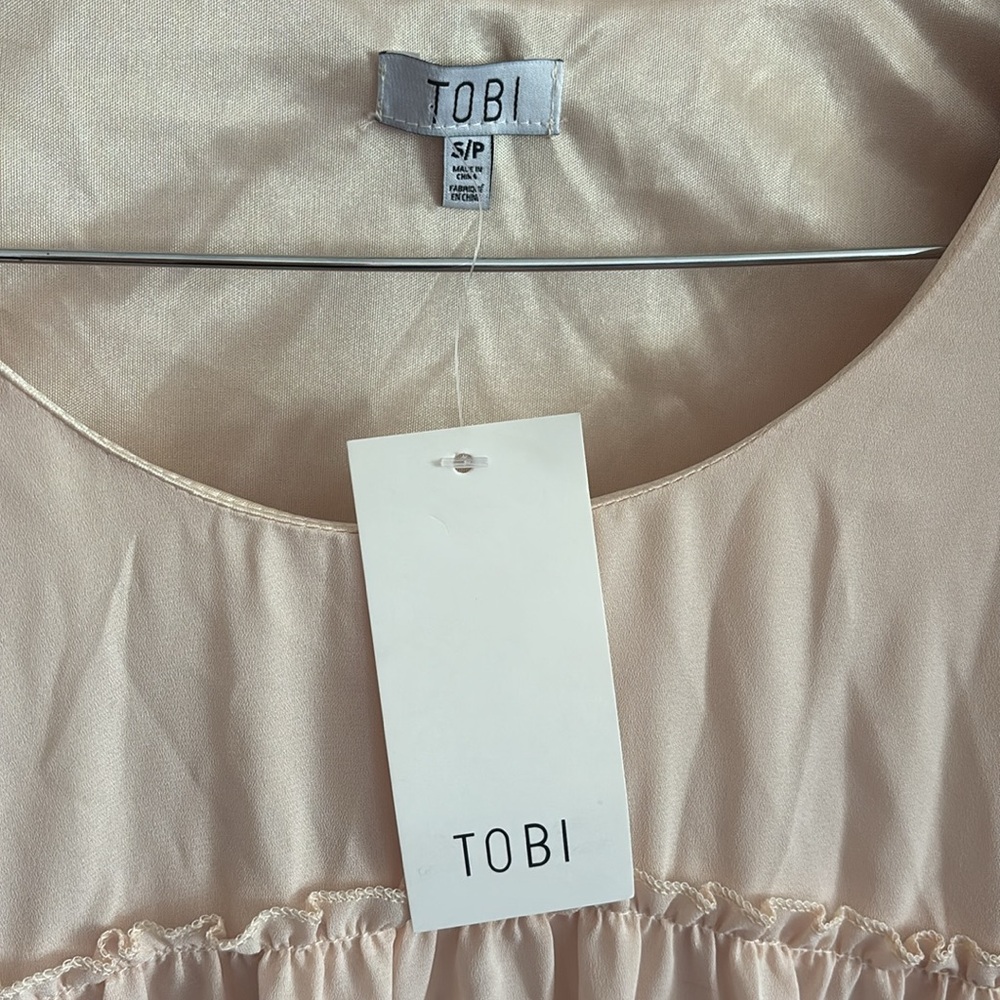 Tobi Cream Tiered Blouse with Long Sleevesq - Picture 3 of 4